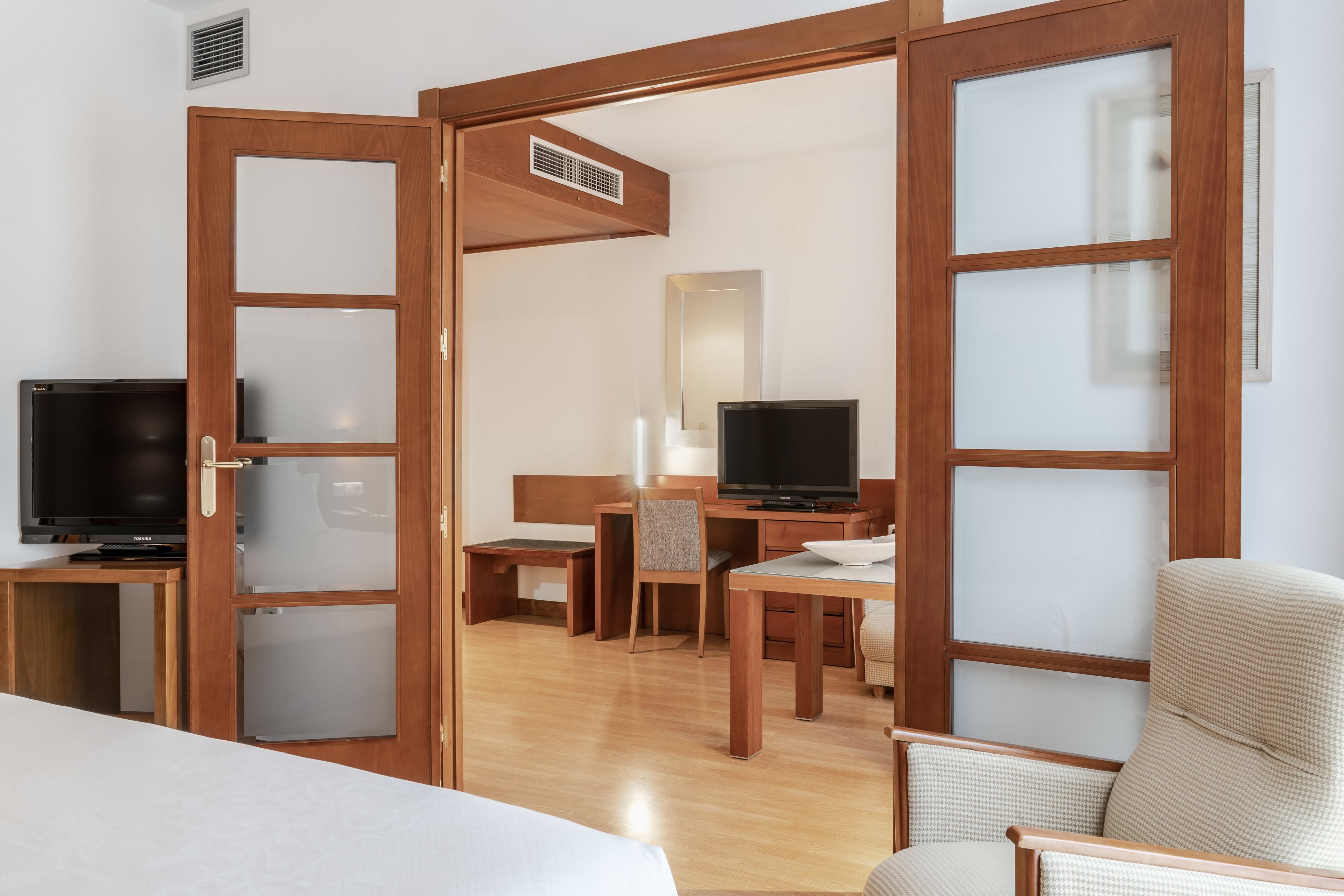 1 bedroom, down duvets, minibar, in-room safe