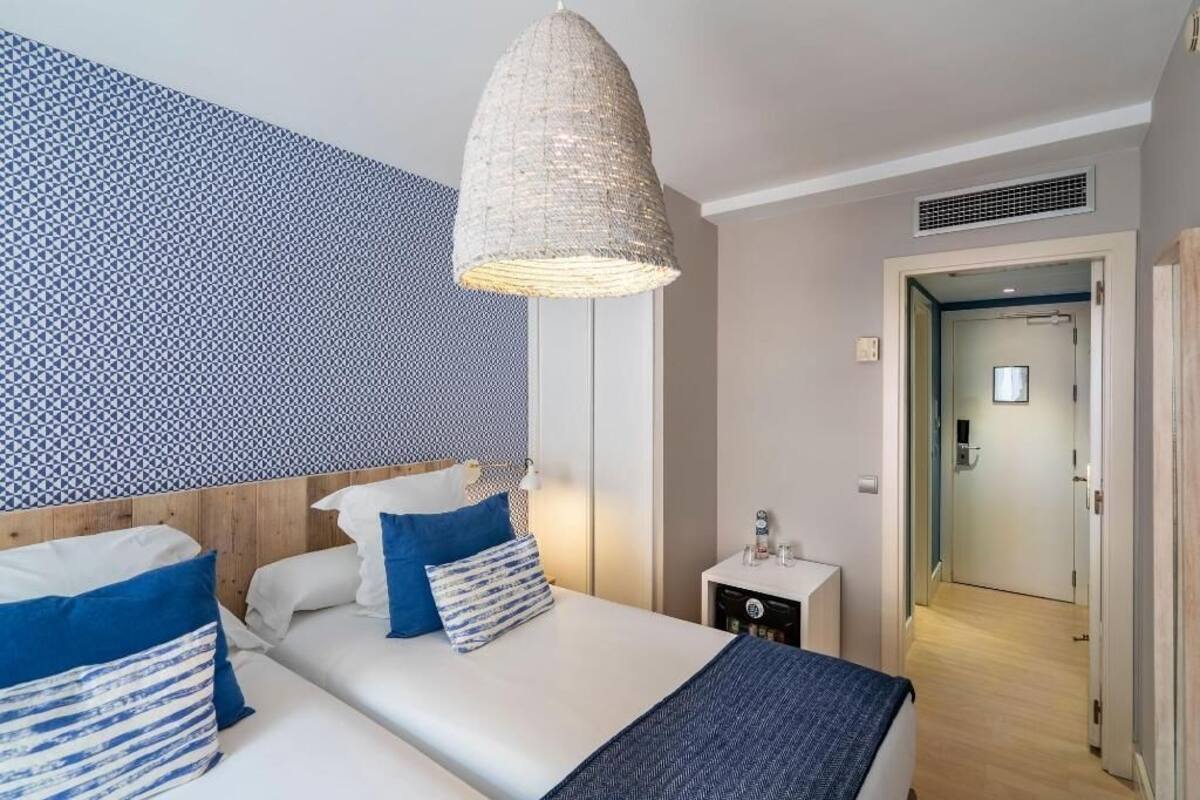 Premium bedding, down duvets, minibar, in-room safe