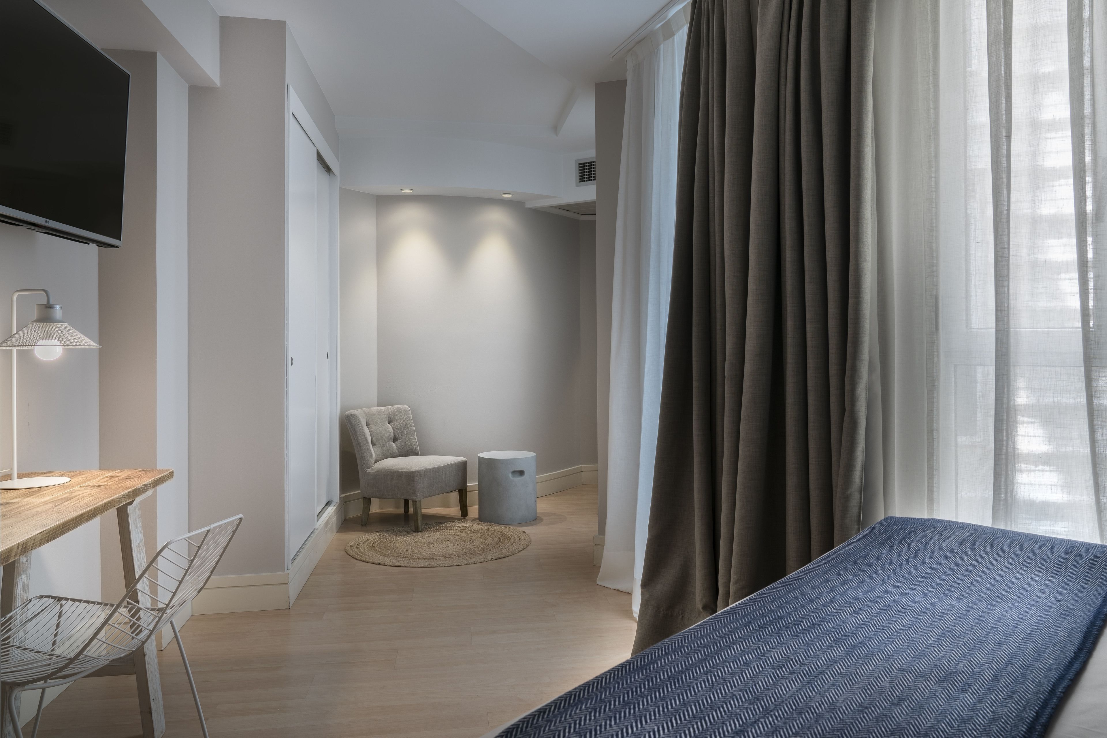 premium bedding, down duvets, minibar, in-room safe