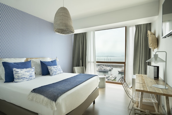 Hochwertige Bettwaren, Daunenbettdecken, Minibar, Zimmersafe