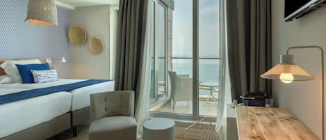 Premium bedding, down comforters, minibar, in-room safe