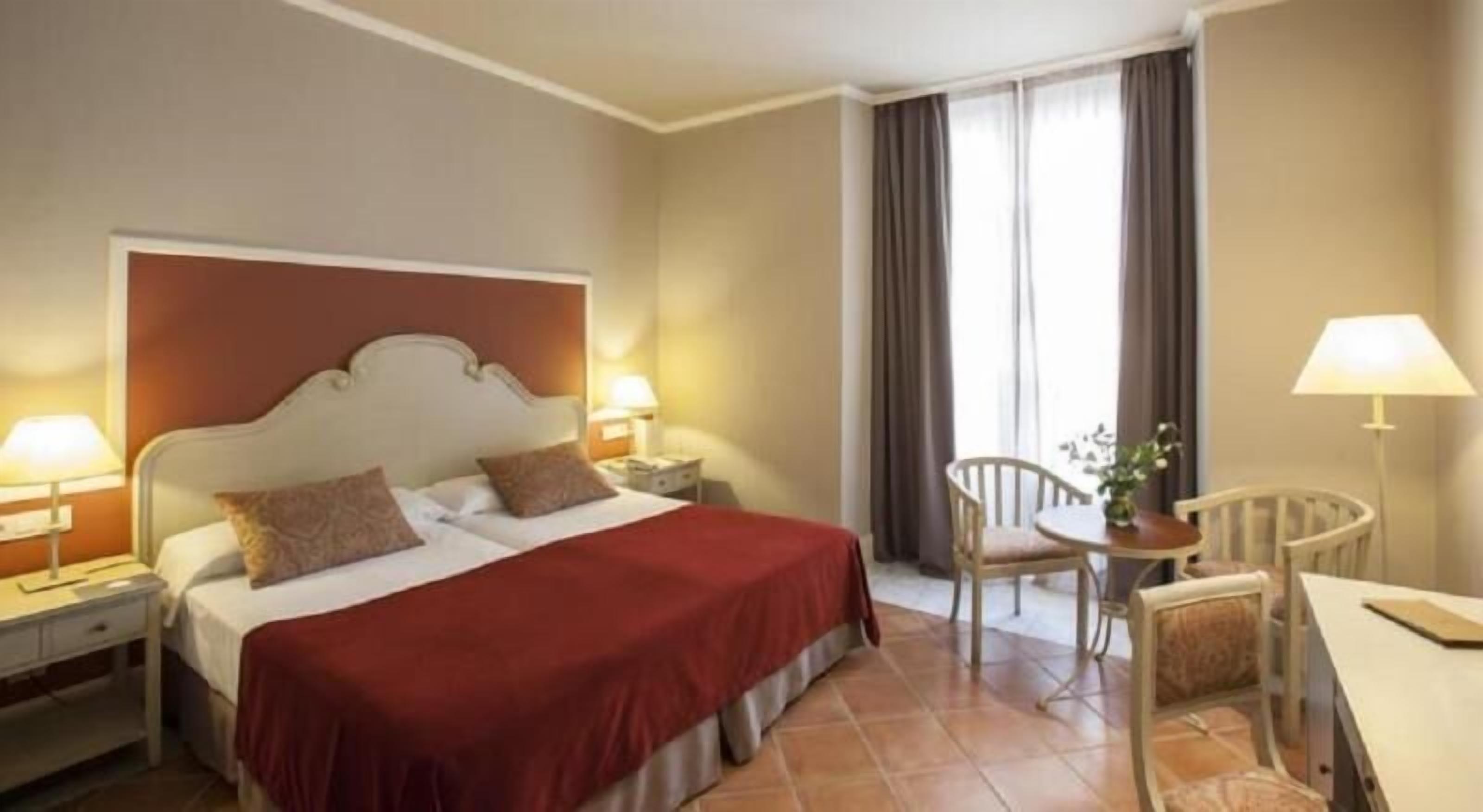 Premium bedding, down duvets, minibar, in-room safe