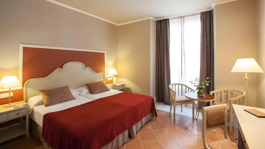 Premium bedding, down duvets, minibar, in-room safe