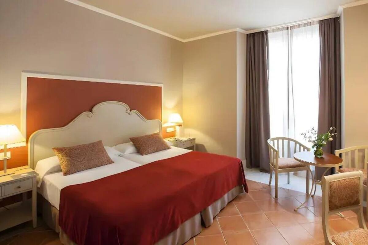 Premium bedding, down comforters, minibar, in-room safe