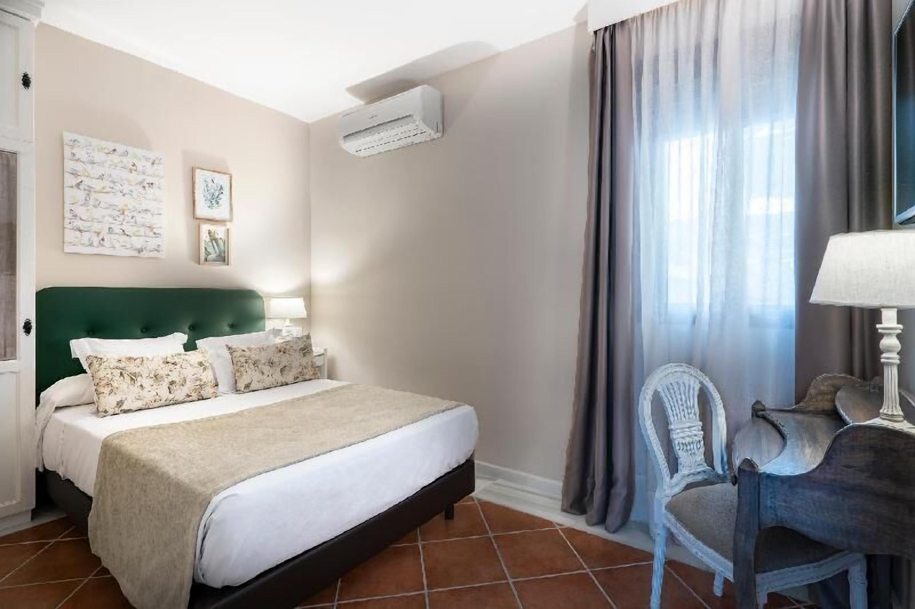 Premium bedding, down duvets, minibar, in-room safe