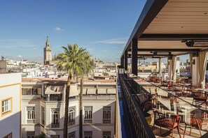 Breakfast, lunch and dinner served - Vincci La Rabida Hotel (Seville)