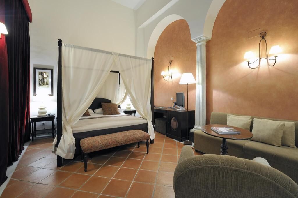 Premium bedding, down duvets, minibar, in-room safe