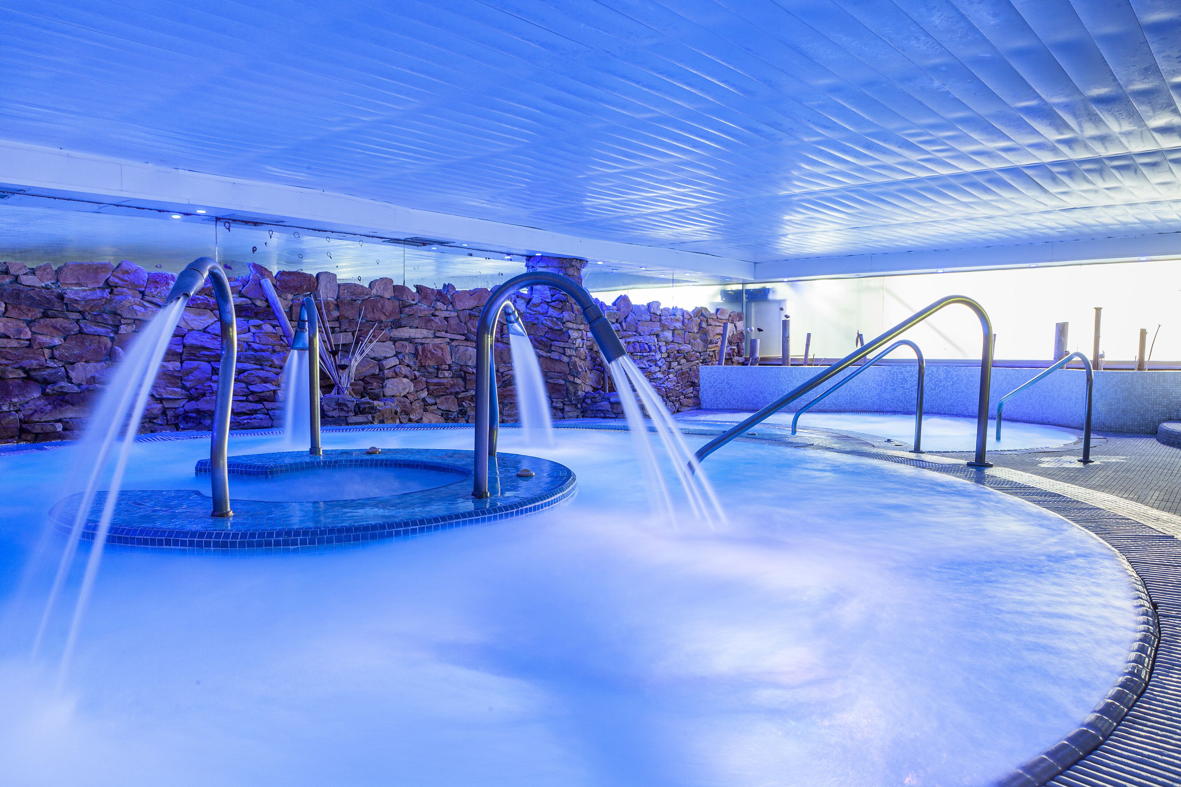 couples treatment room(s), sauna, hot tub, turkish bath/hammam