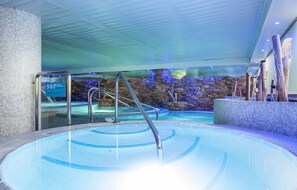 Couples treatment room(s), sauna, hot tub, Turkish bath/hammam