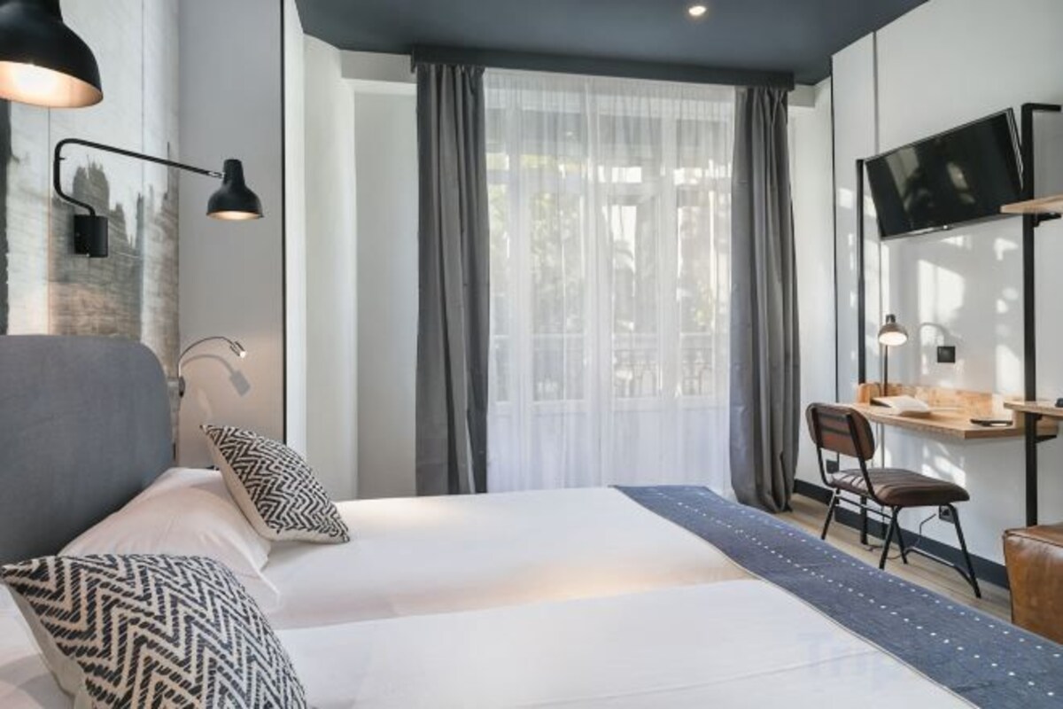In-room safe, blackout drapes, soundproofing, WiFi (free)
