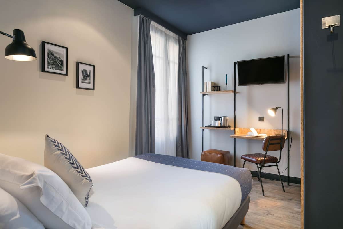 Single Room | Peti besi dalam bilik, langsir/tirai gelap terus, kalis bunyi 