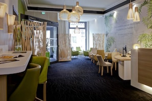 Coin salon dans le hall