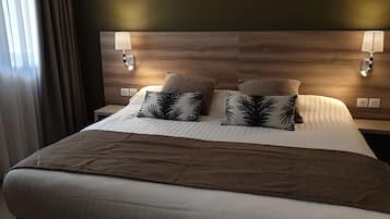 Junior-Suite, 1 King-Bett, Nichtraucher, Badewanne (with Sofabed) | Minibar, Zimmersafe, Schreibtisch, Verdunkelungsvorhänge