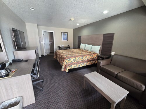 Scottish Inn & Suites