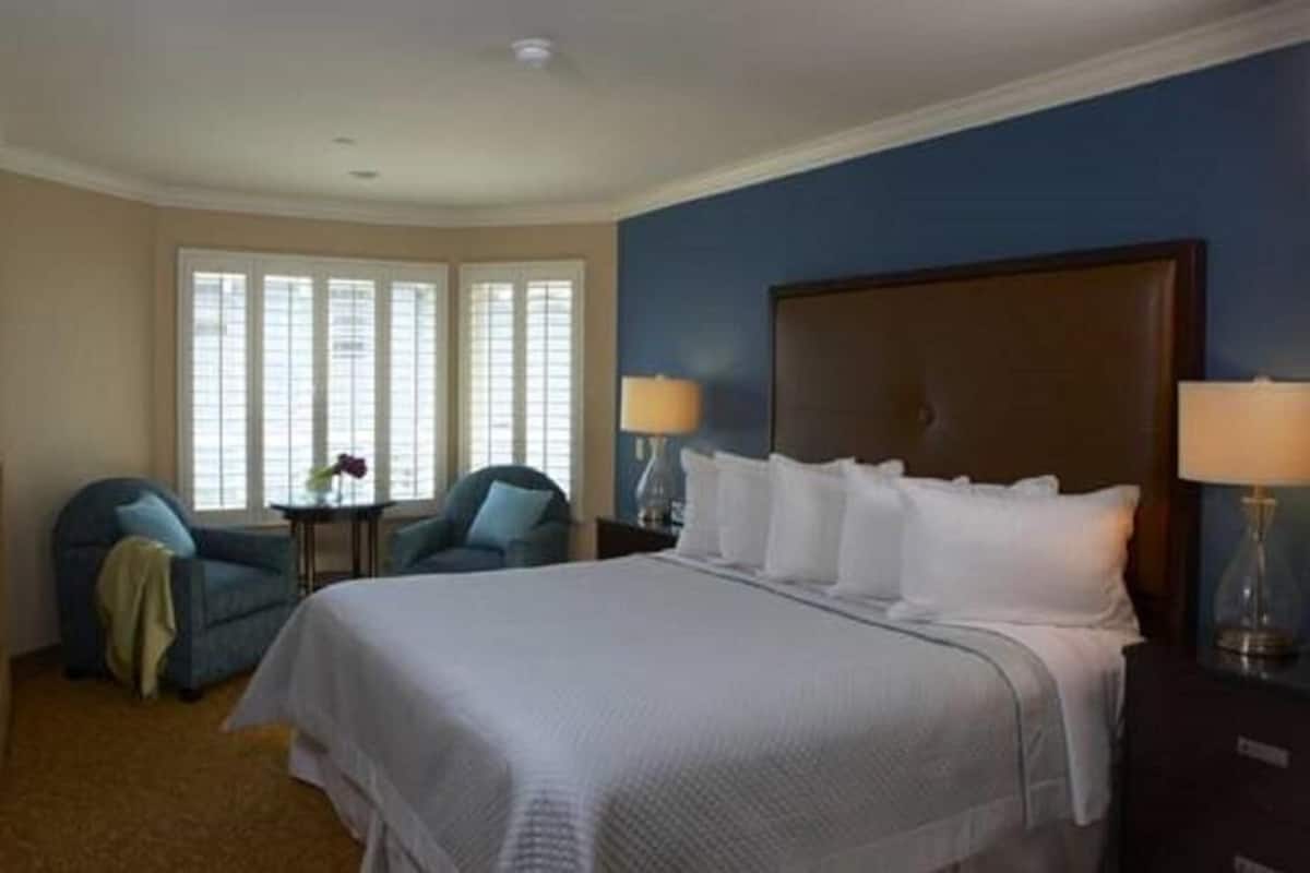 Premium bedding, pillowtop beds, desk, laptop workspace