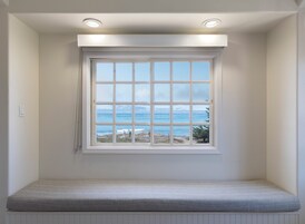 Habitación Deluxe, 1 cama de matrimonio grande, chimenea, vistas al mar | Ropa de cama de alta calidad y colchones con acolchado adicional