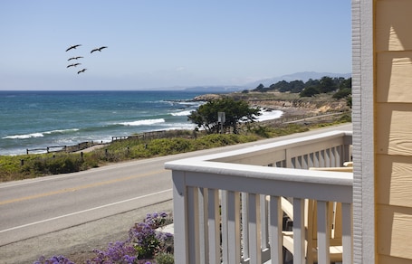 Beach/ocean view. Pelican Inn & Suites