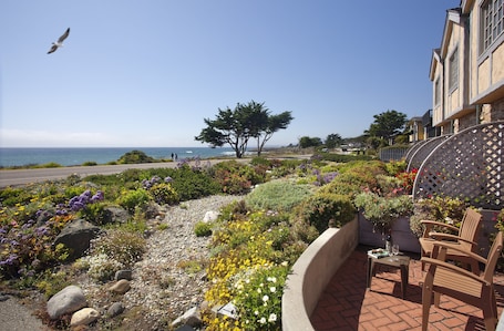 Premium bedding, pillowtop beds, iron/ironing board, free WiFi. Pelican Inn & Suites