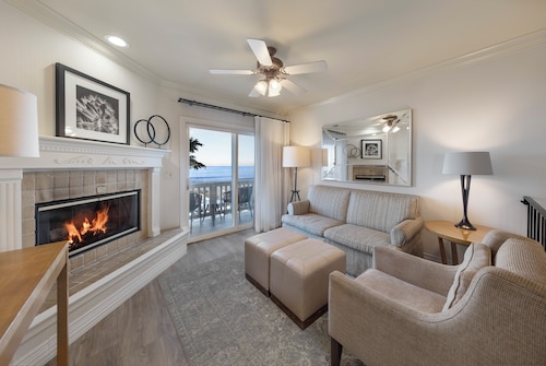 Pelican Inn & Suites