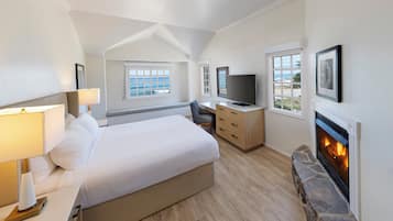 Deluxe Room, 1 King Bed, Fireplace, Ocean View | Premium bedding, pillowtop beds, iron/ironing board, free WiFi