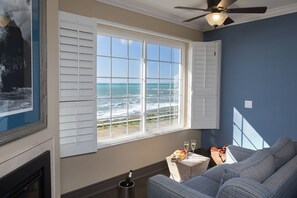 Room, 1 King Bed, Ocean View | Premium bedding, iron/ironing board, free WiFi, bed sheets - Sand Pebbles Inn (Cambria)