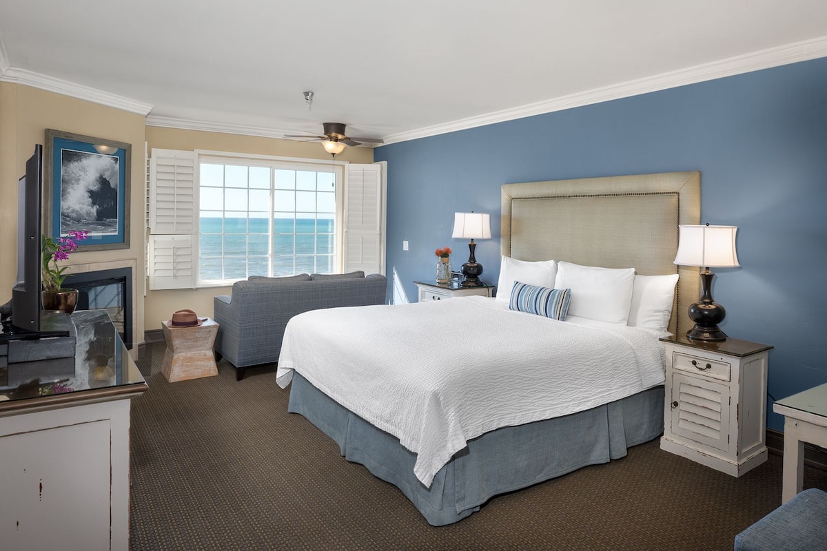 Premium bedding, iron/ironing board, WiFi (free), bed sheets
