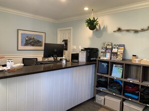 Lobby - Sea Otter Inn (Cambria)