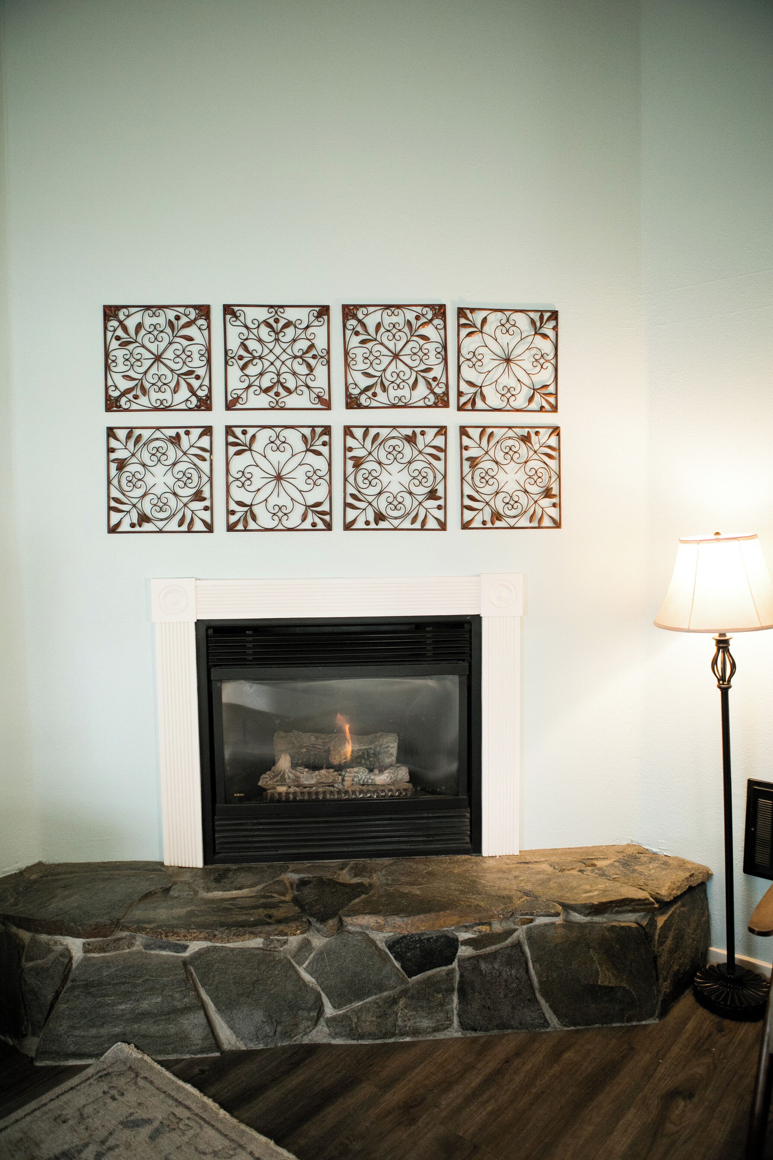 1 king bed (private bedroom), 2 queen size pullout sofas | living room | flat-screen tv, fireplace