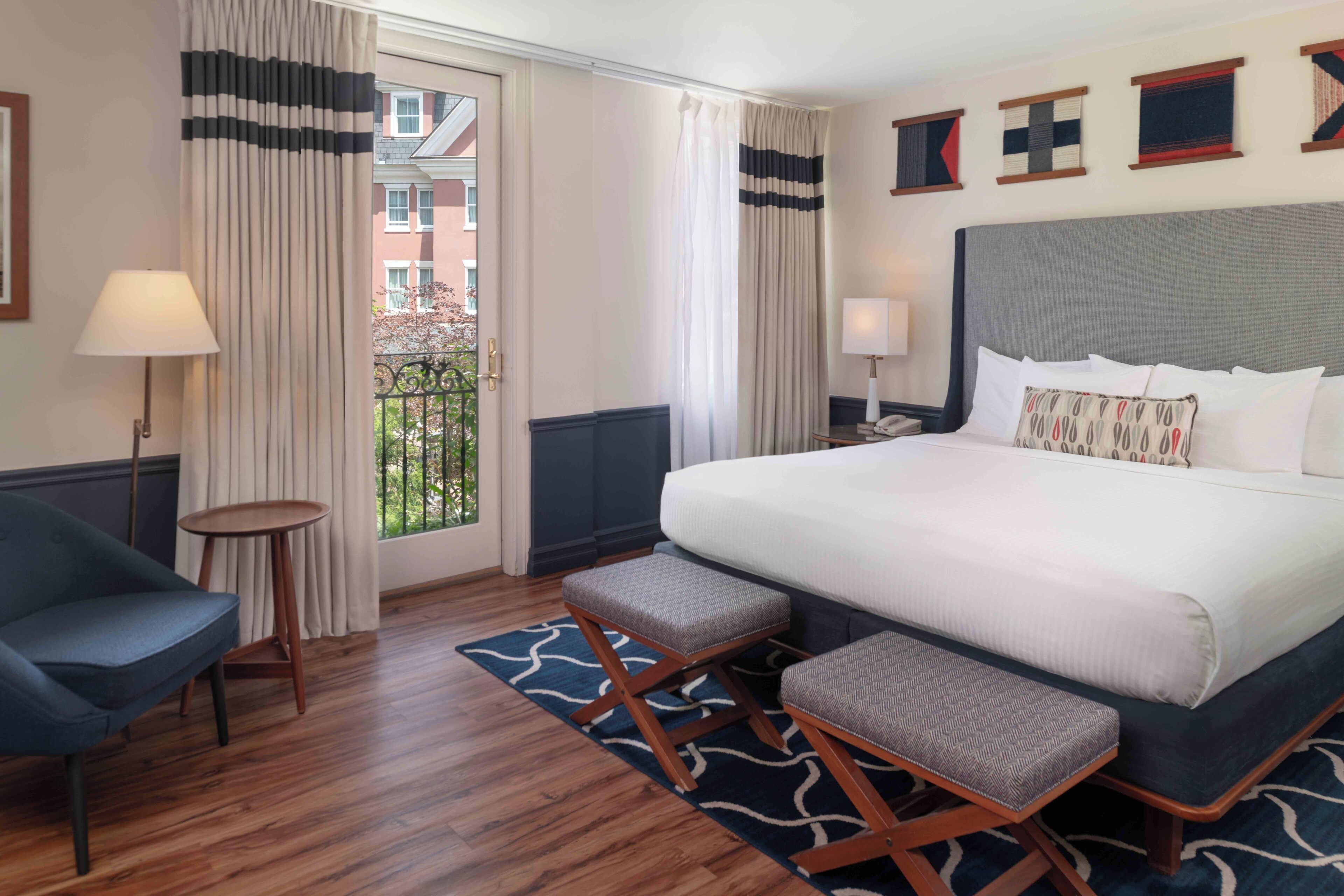 Ropa de cama de alta calidad, escritorio, cortinas opacas