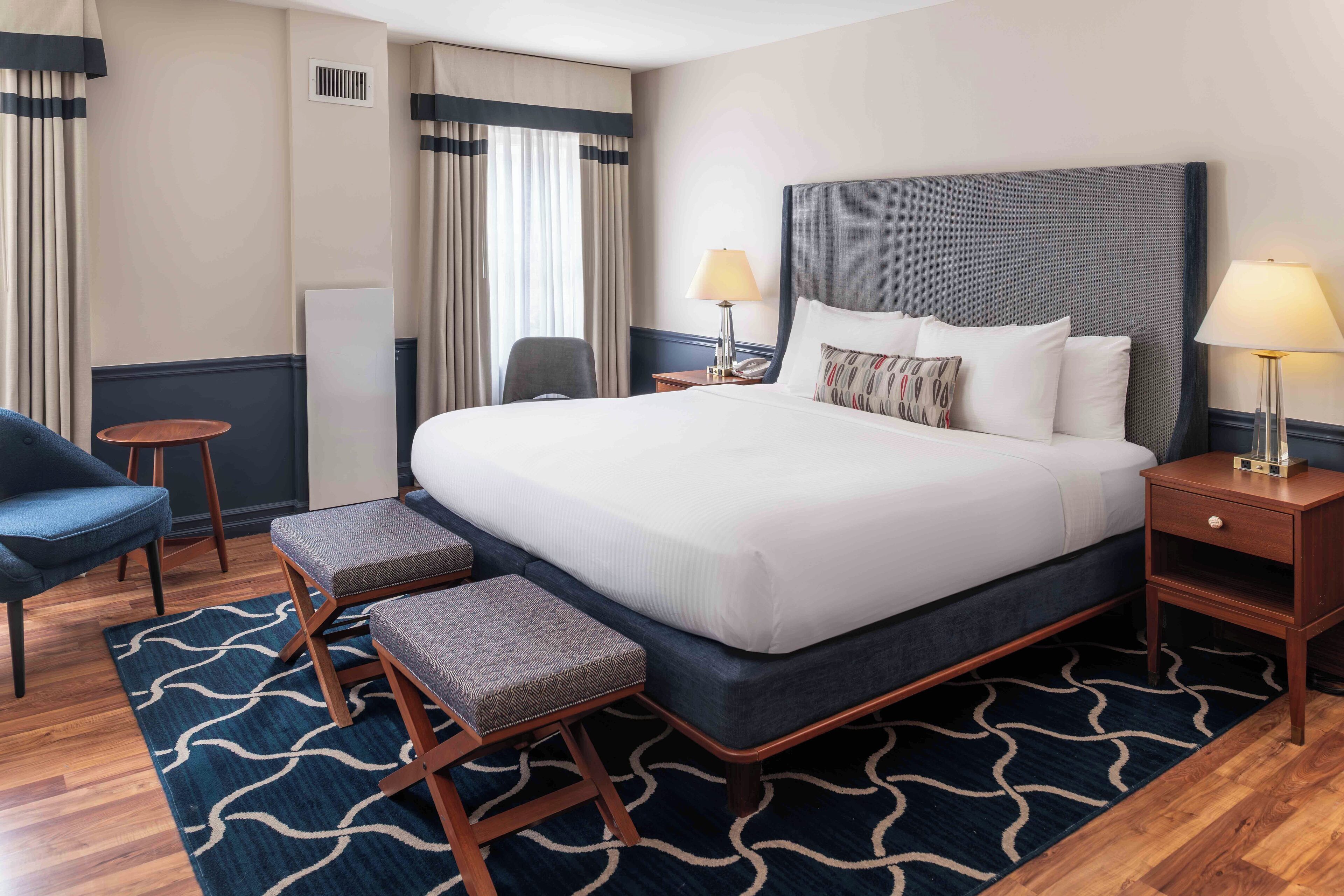 Ropa de cama de alta calidad, escritorio, cortinas opacas