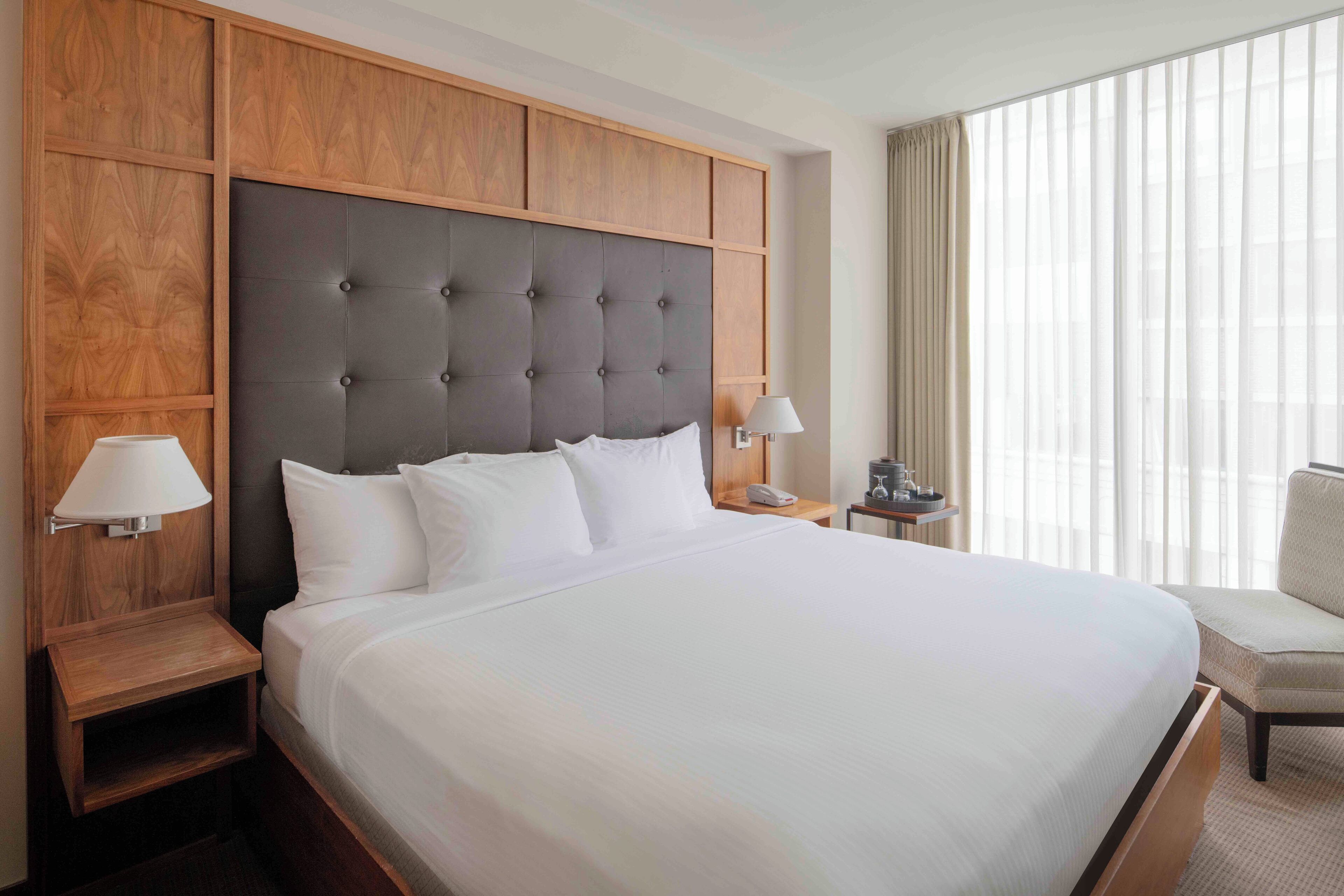 Ropa de cama de alta calidad, escritorio, cortinas opacas