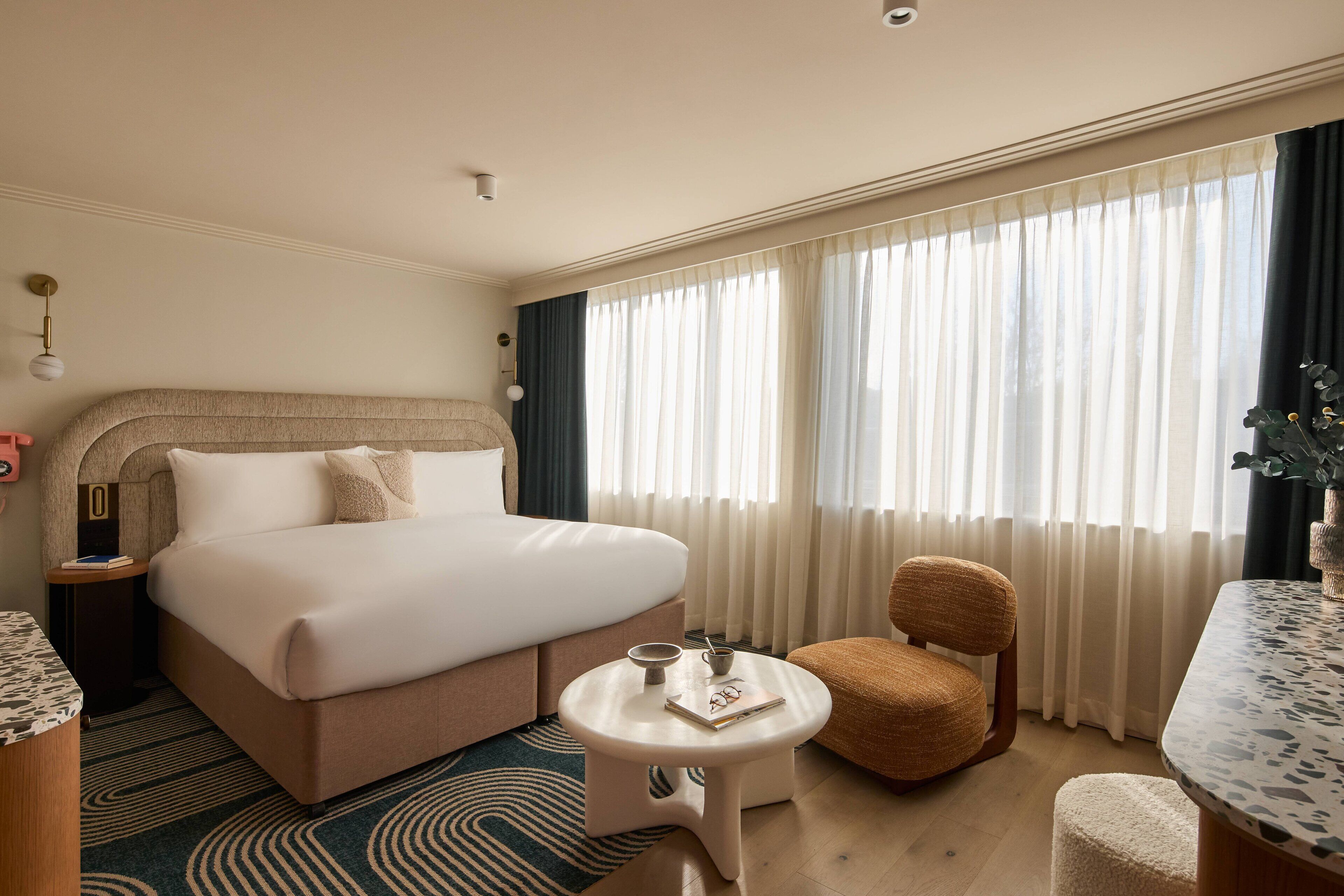 Hypo-allergenic bedding, in-room safe, iron/ironing board, free WiFi