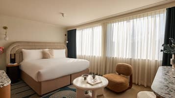 Hypo-allergenic bedding, in-room safe, iron/ironing board, free WiFi