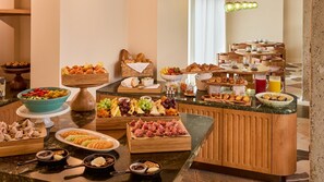 Daily full breakfast for a fee - Hotel Indigo London K West Shepherd's Bush by IHG (London)