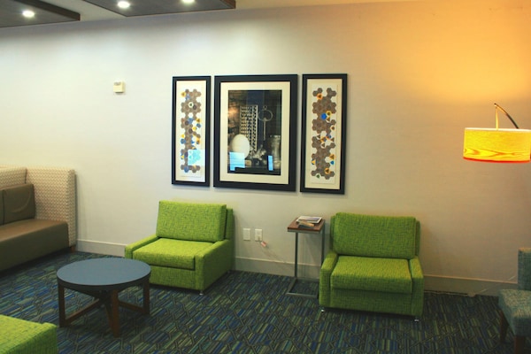 Holiday Inn Express Hotel & Suites Marina - State Beach Area By Ihg - Marina
