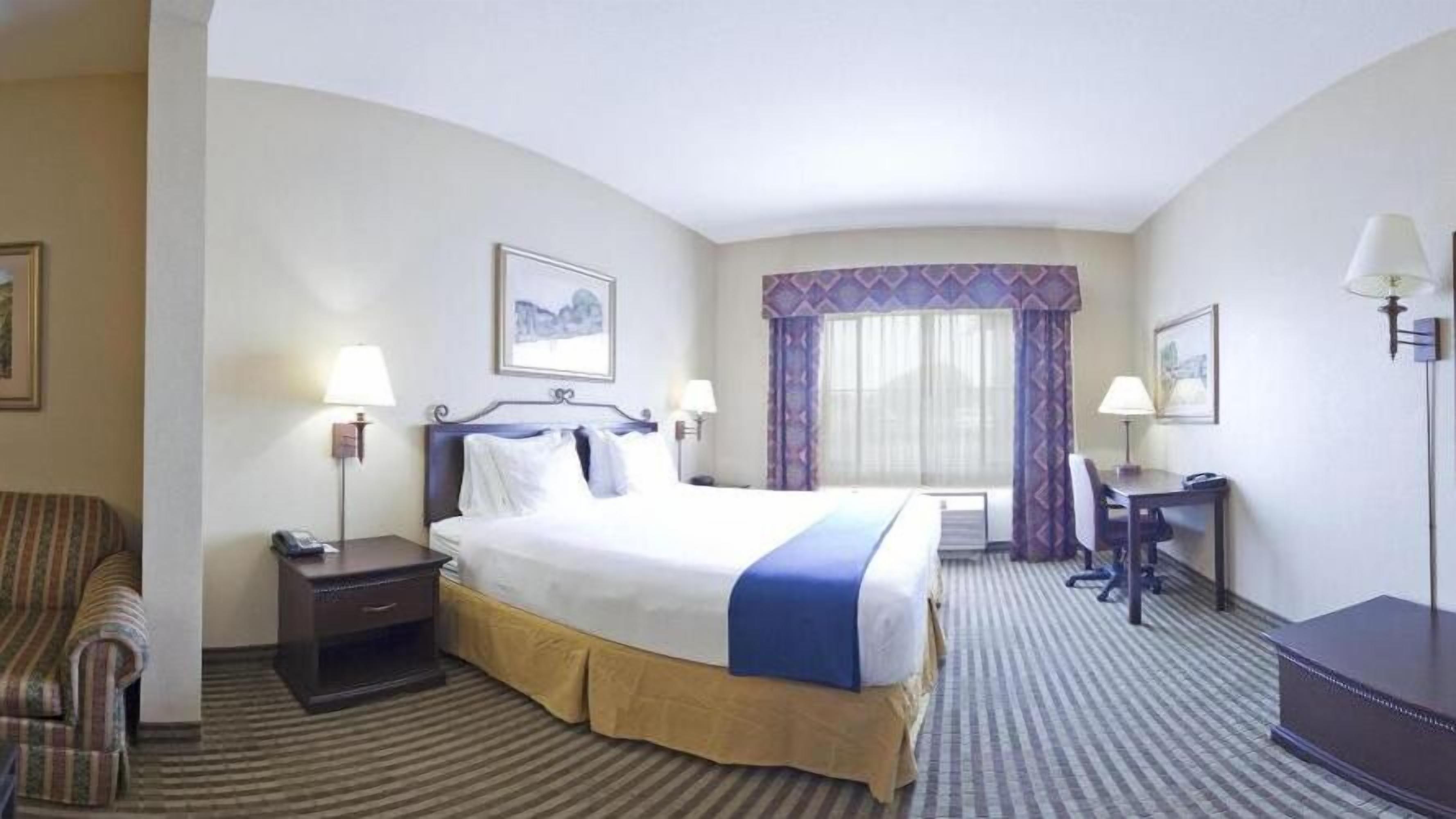 Holiday Inn Express Hotel & Suites Marina - State Beach Area, an IHG Hotel