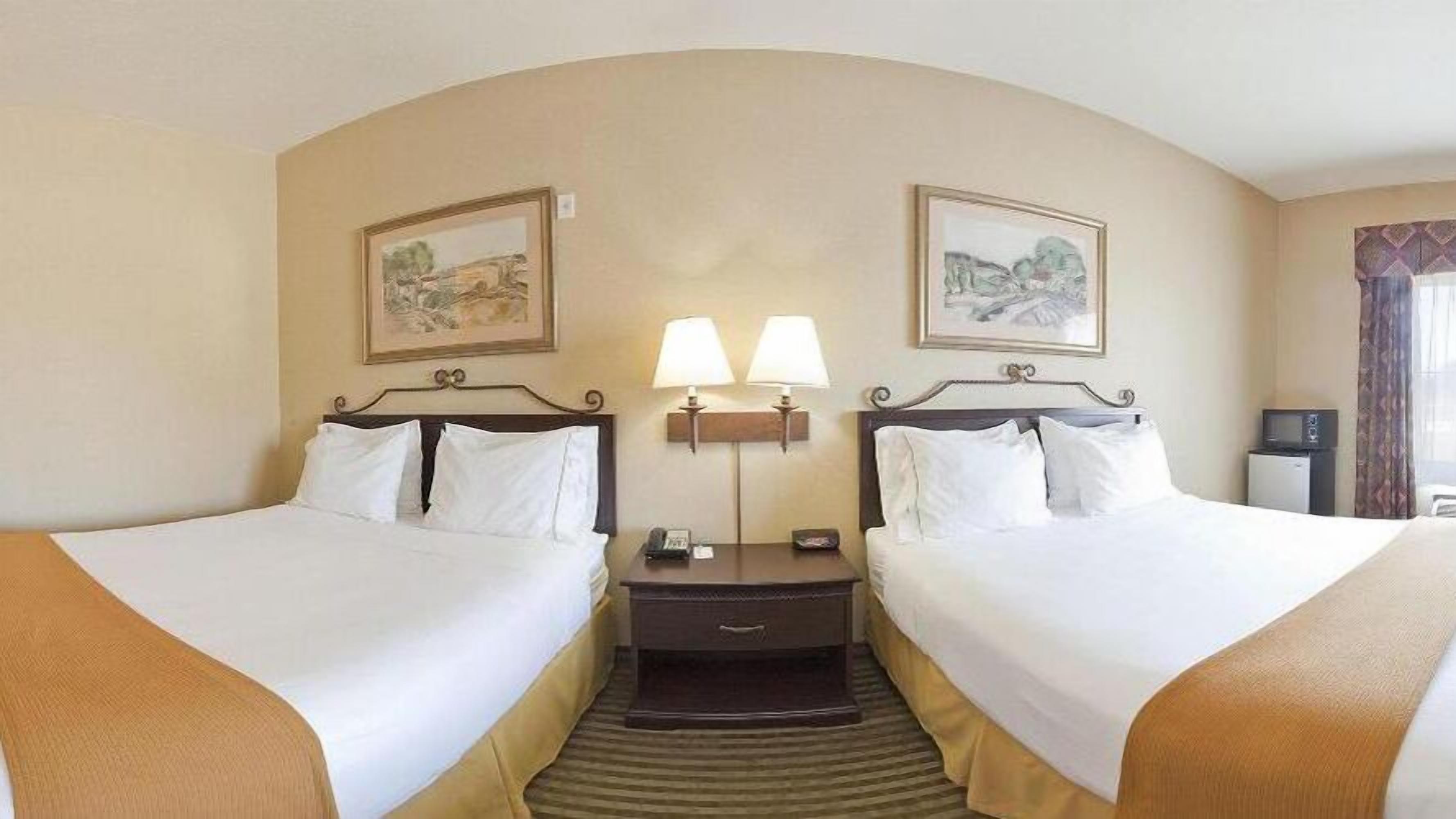 Holiday Inn Express Hotel & Suites Marina - State Beach Area, an IHG Hotel