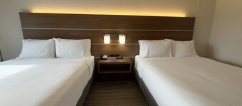 Holiday Inn Express Hotel & Suites Marina - State Beach Area by IHG