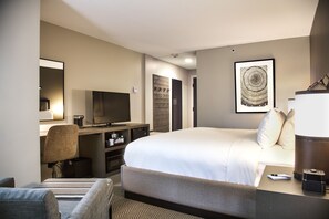 Standard Room, 1 King Bed, Non Smoking | Hypo-allergenic bedding, in-room safe, laptop workspace - The Inn at Riverwalk (Edwards)