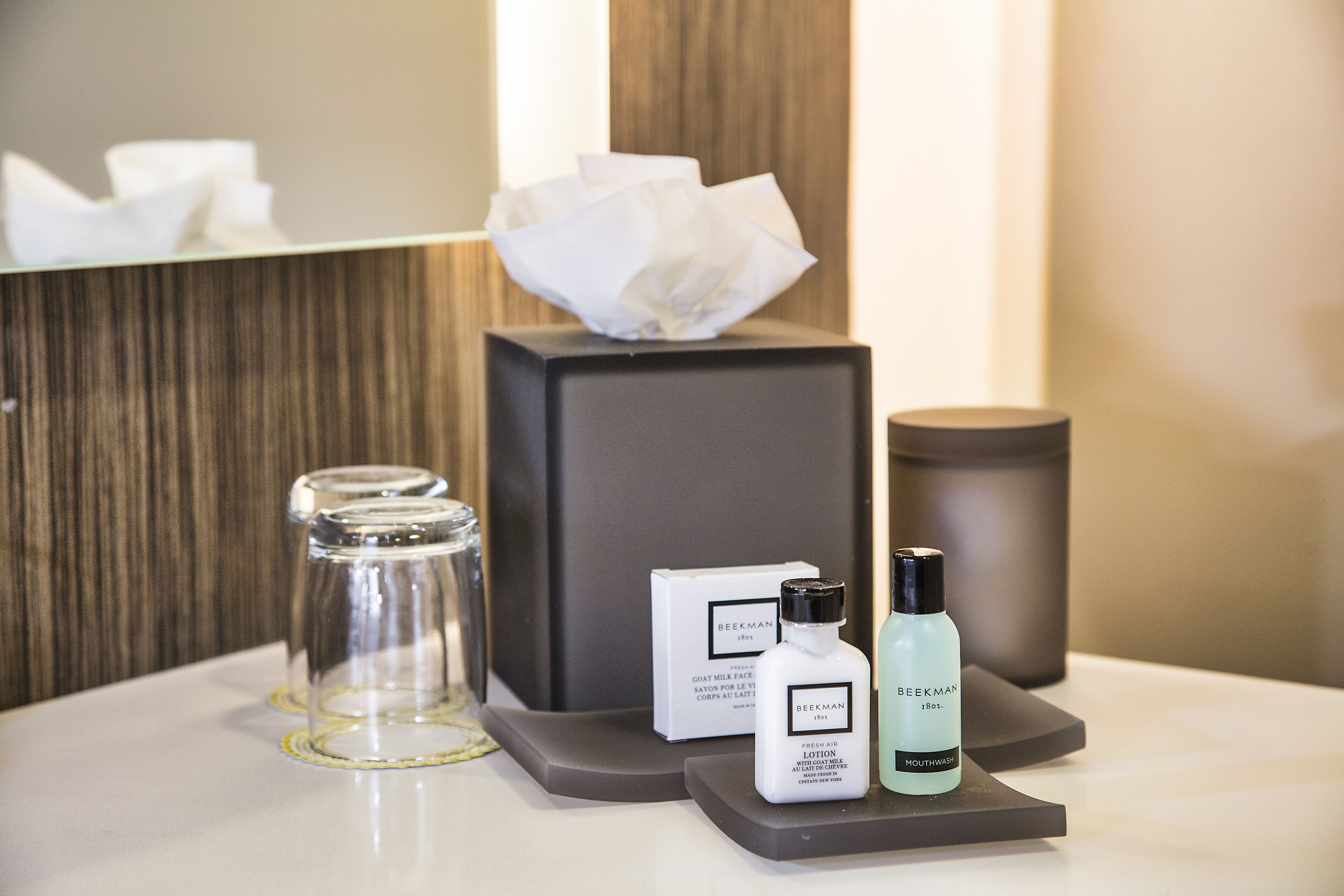 combined shower/bathtub, free toiletries, hair dryer, towels