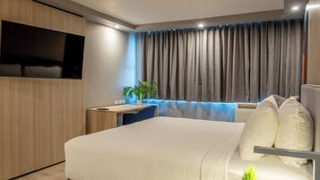 Habitación, 1 cama King size (Fitness) | Ropa de cama de alta calidad y caja de seguridad en la habitación