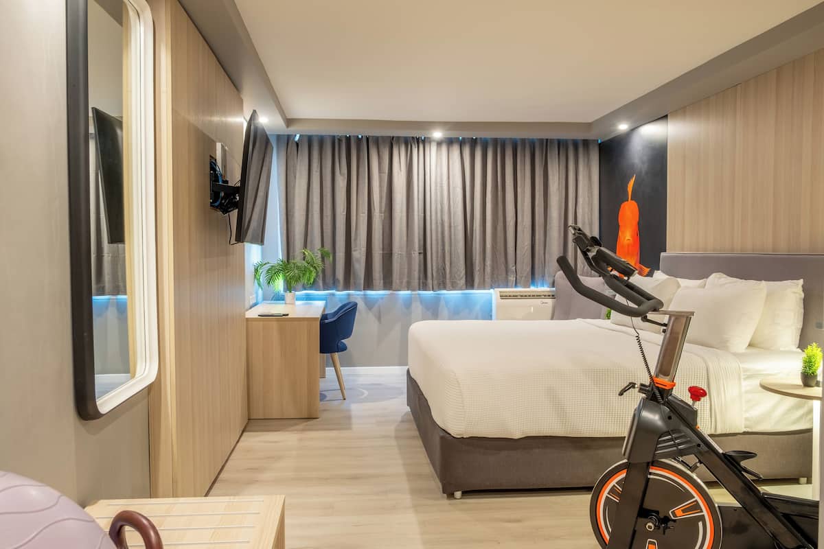 Room, 1 King Bed (Fitness)