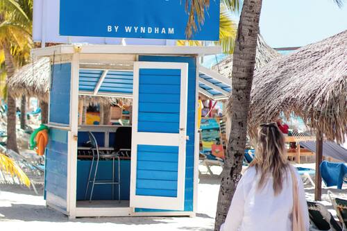 Beach nearby, white sand, free beach shuttle, free beach cabanas