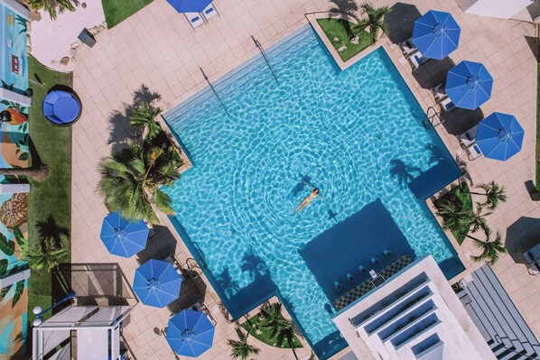 Outdoor pool, sun loungers