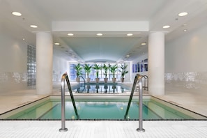 Indoor pool, sun loungers