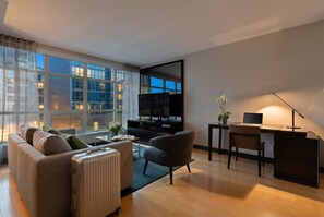 Suíte, 1 quarto (Residences) | Lençóis italianos Frette, roupas de cama premium, edredons de pluma