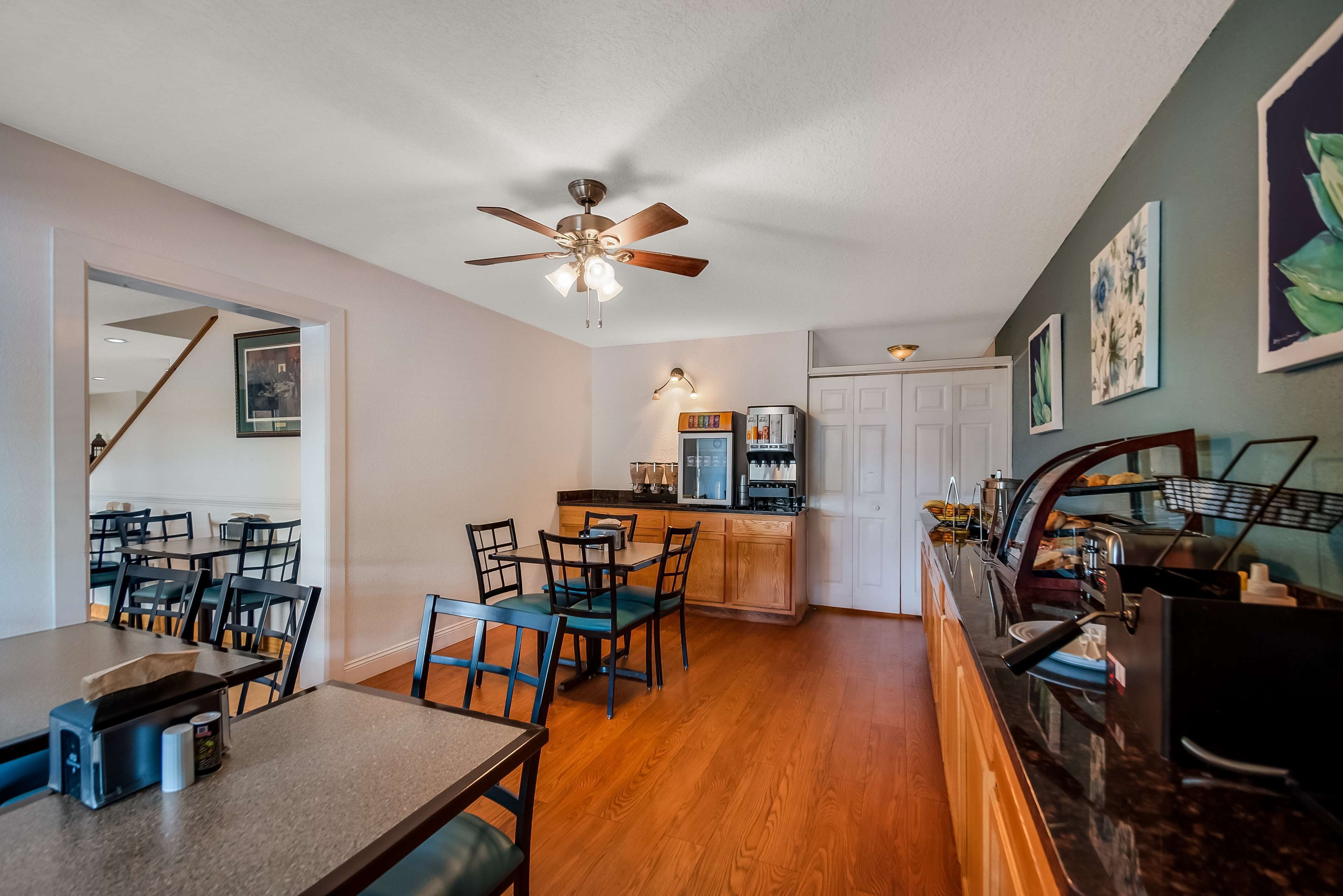 free daily full breakfast