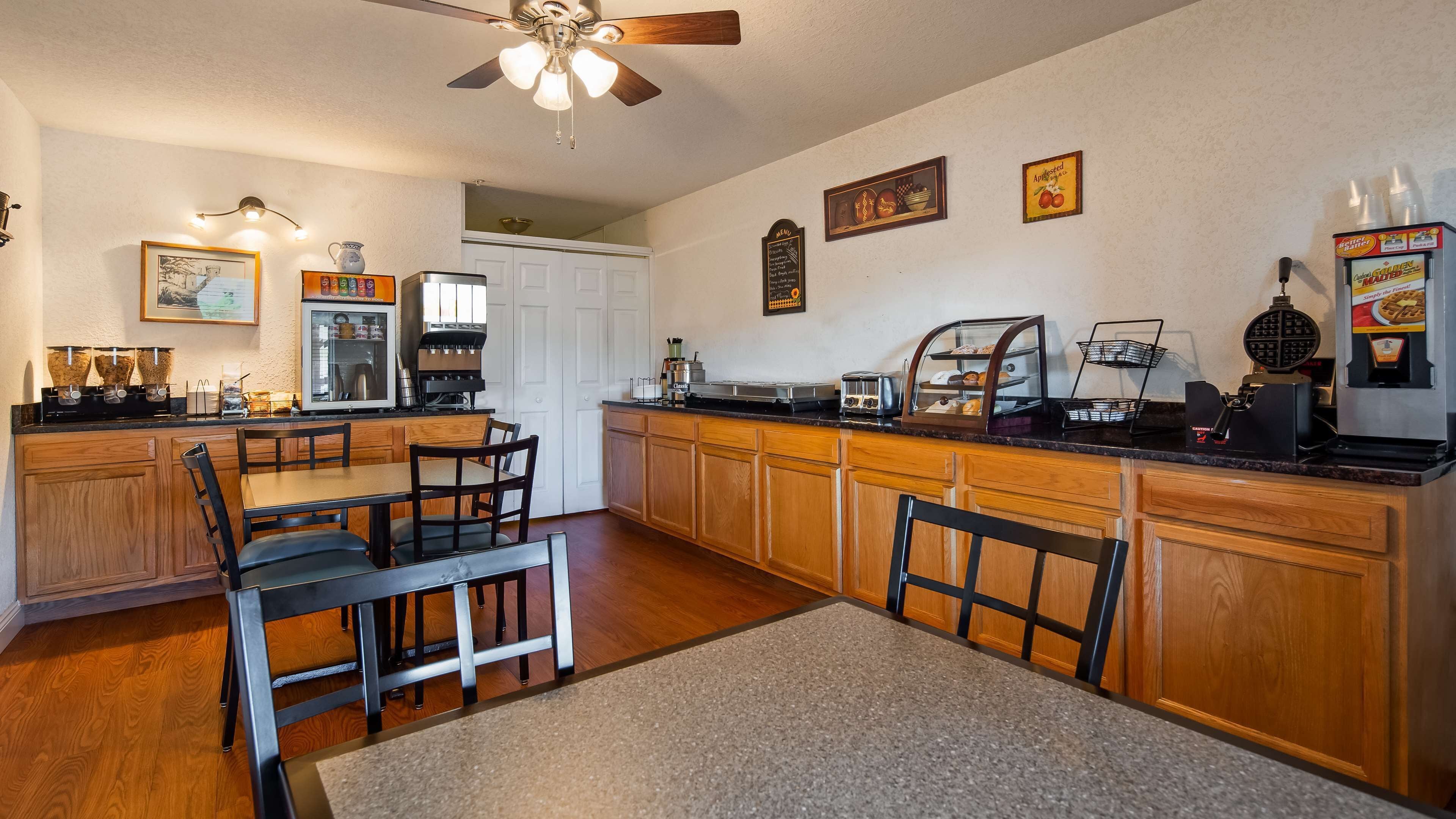 free daily full breakfast