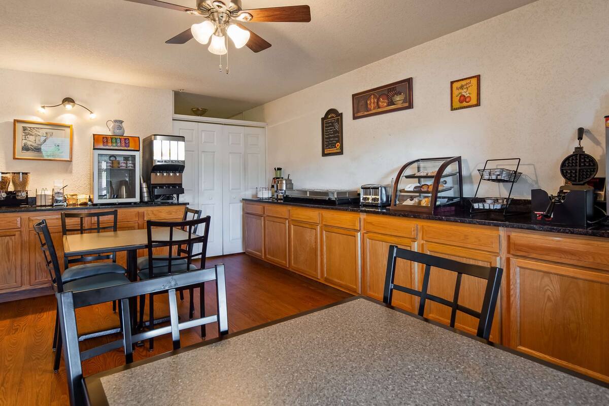 free daily full breakfast