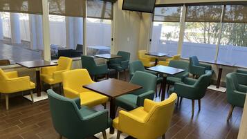 Desayuno continental gratuito y diario